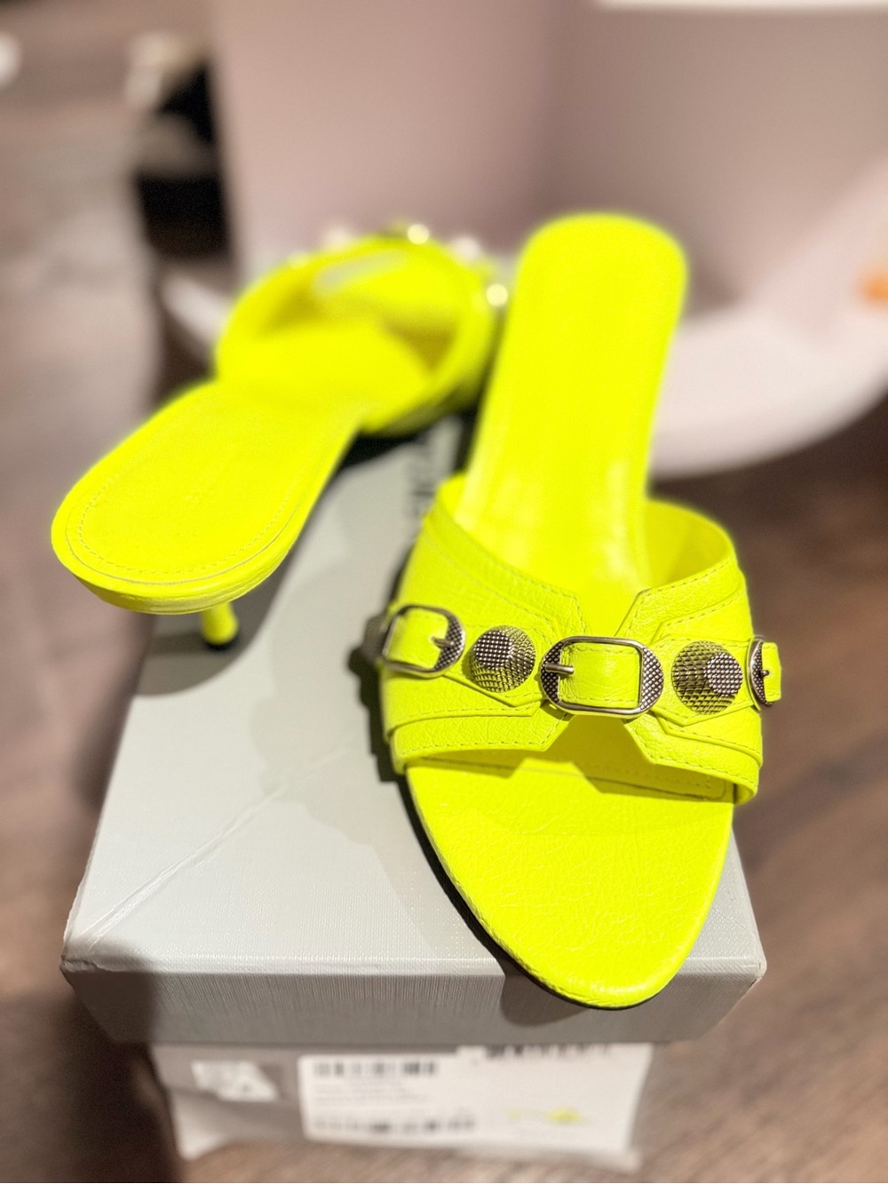 BALENCIAGA 39 Cagole Studded Crinkled-Leather Mules Retail $900